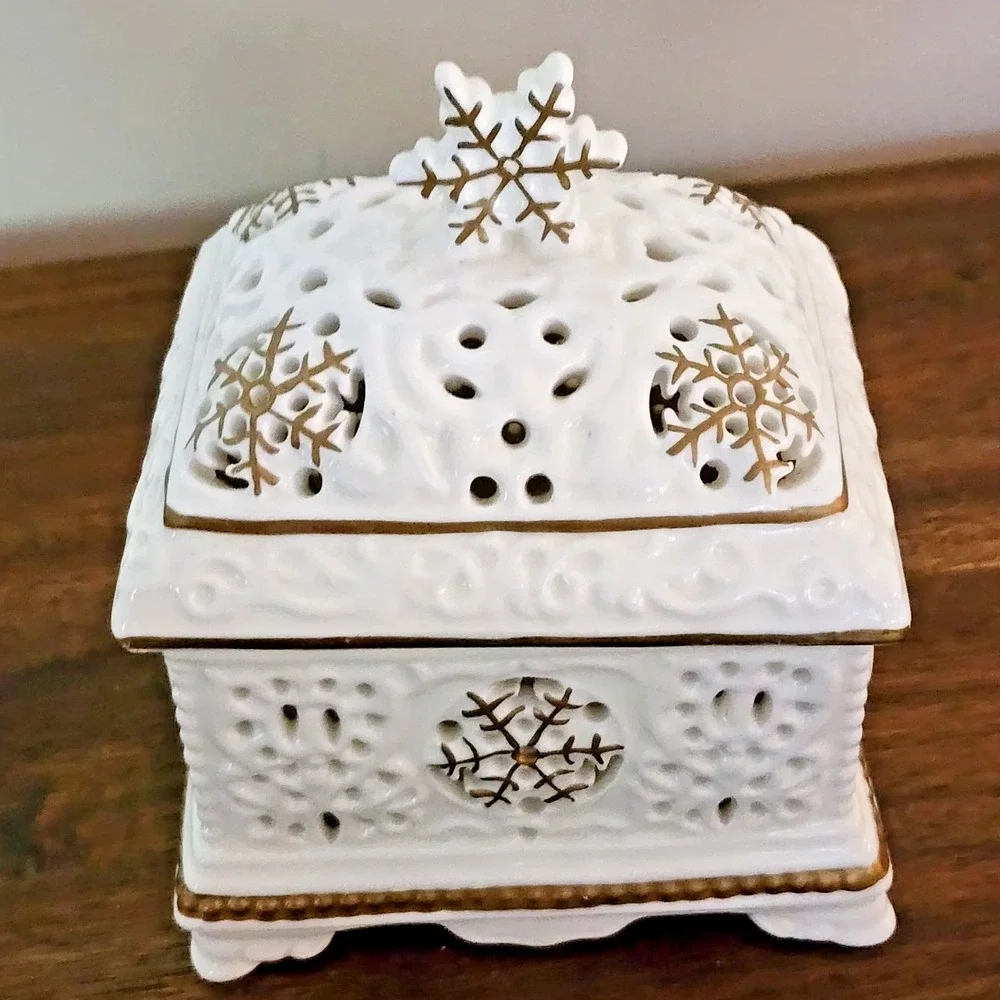 Porcelain Trinket Box with Snowflake Design in Ivory and Gold